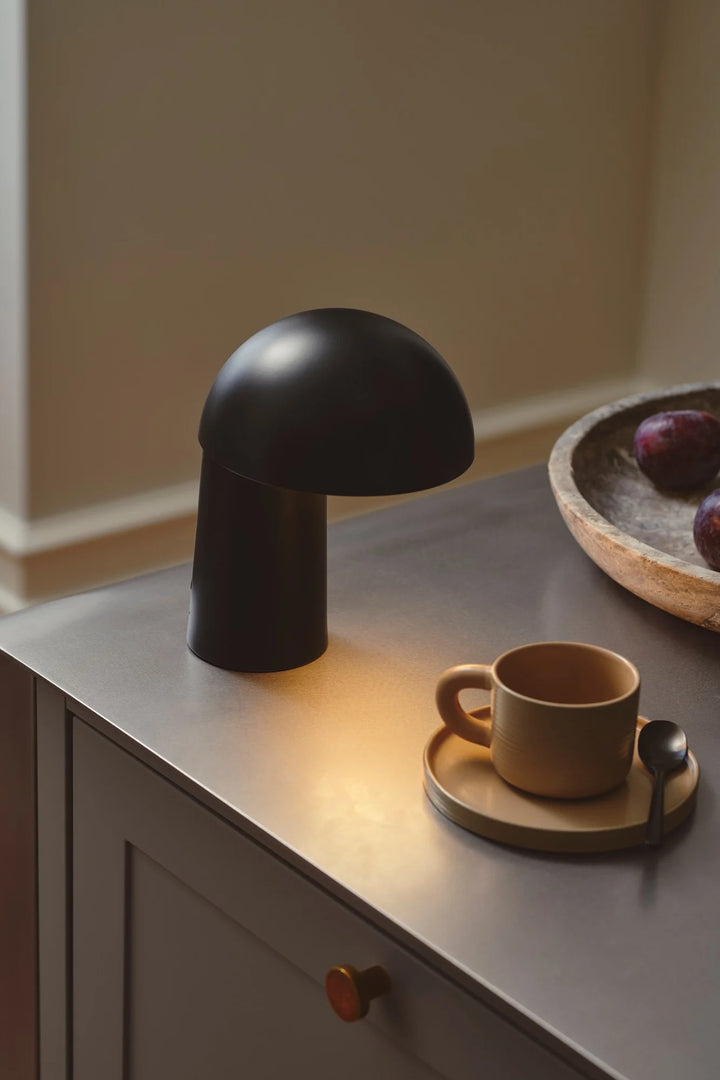 Faye Portable | Table lamp | Black