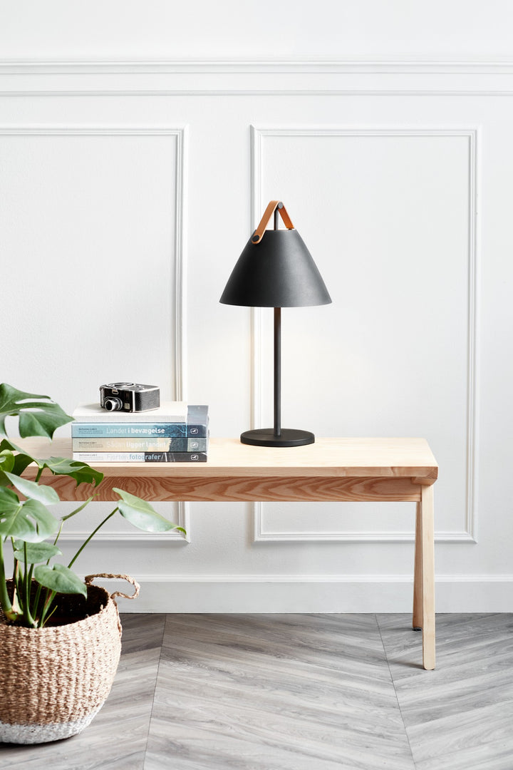 Strap | Bordslampa | Svart