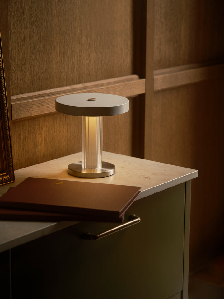 Trezzi Portable | Table lamp | White
