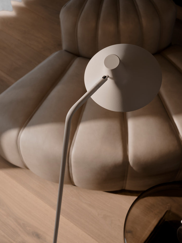 Darci | Floor lamp | Sand
