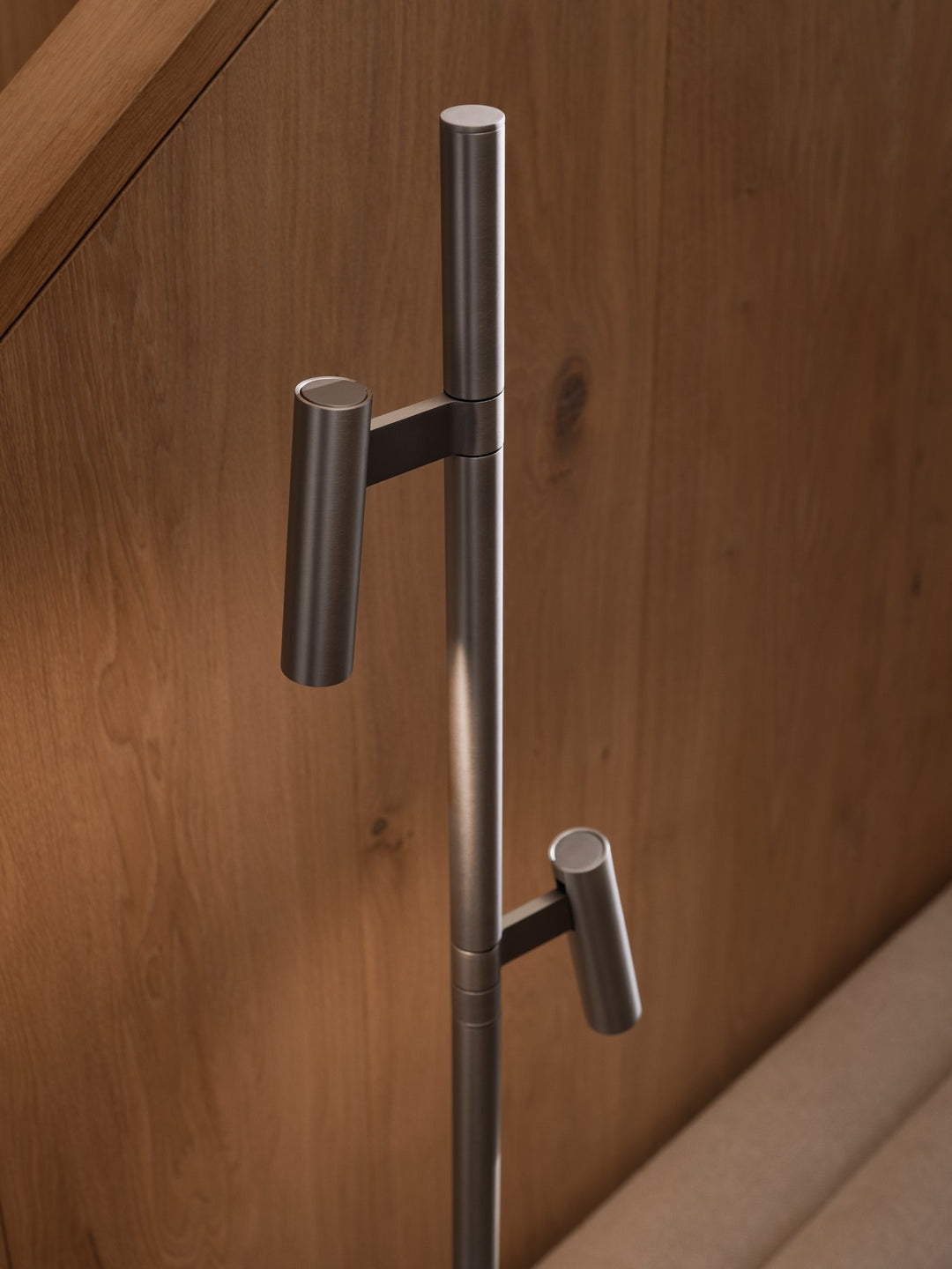 Makoto | Floor lamp | Satin Chrome